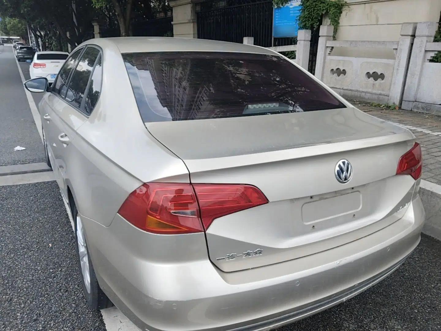 Volkswagen Bora 2017 1.6L Automatic Comfort Model — миниатюра 4