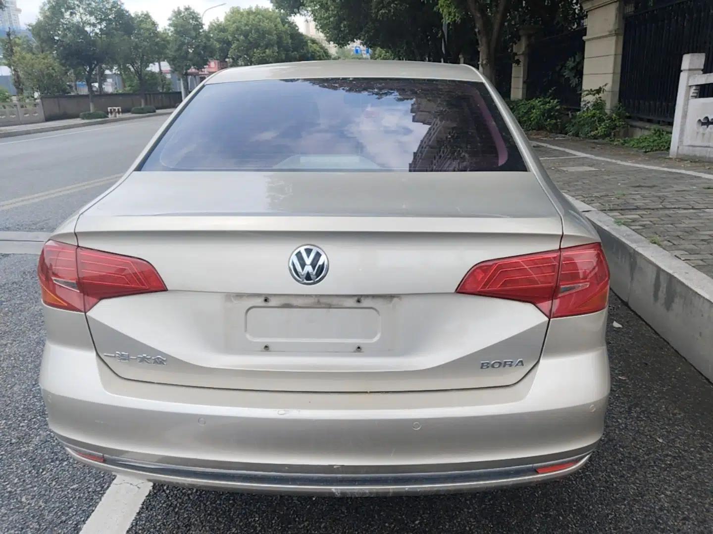 Volkswagen Bora 2017 1.6L Automatic Comfort Model — миниатюра 5