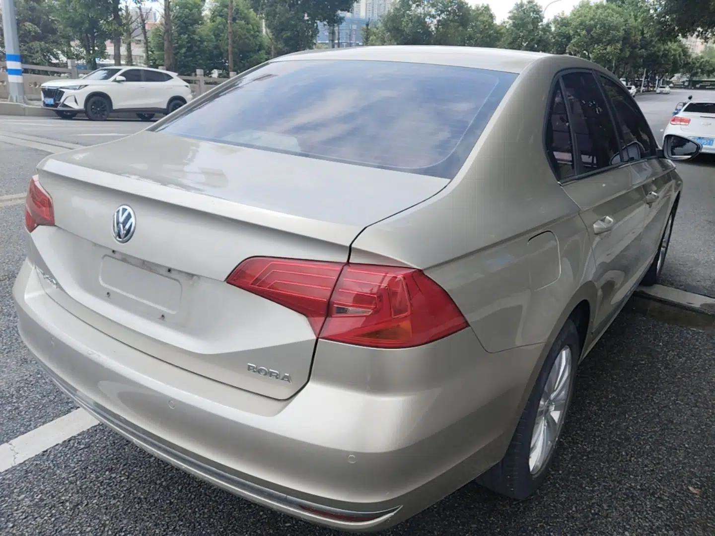 Volkswagen Bora 2017 1.6L Automatic Comfort Model — миниатюра 6