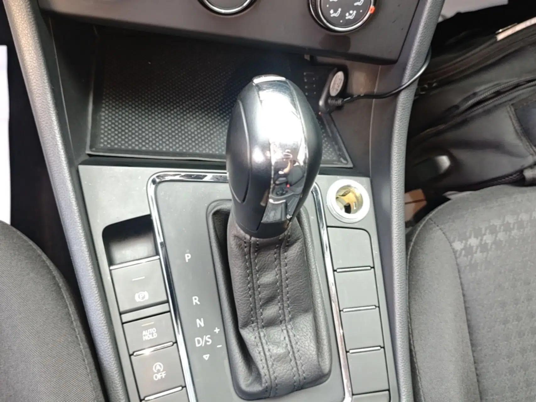 Volkswagen Bora 2021 1.5L Automatic Fashionable Smart Connectivity Version — миниатюра 21