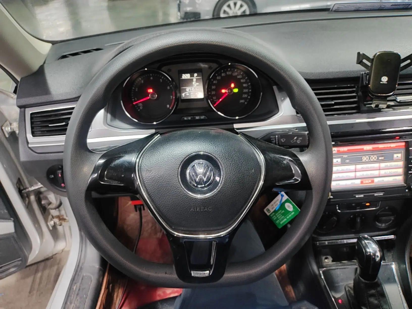 Volkswagen Bora 2017 1.6L Automatic Fashion Model — миниатюра 13