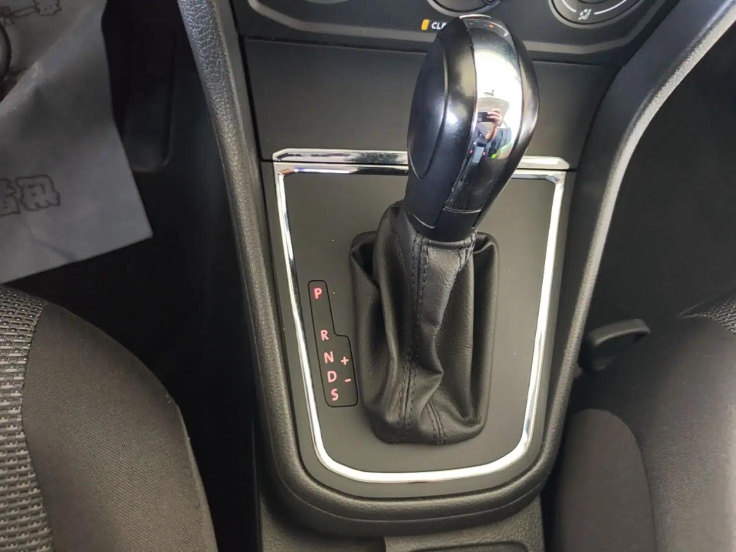 Volkswagen Bora 2016 1.6L Automatic Fashion Model — миниатюра 16
