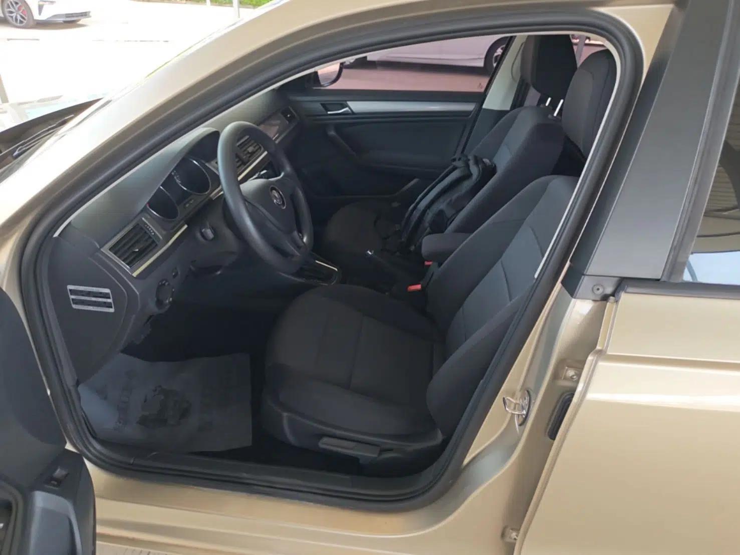 Volkswagen Bora 2016 1.6L Automatic Fashion Model — миниатюра 17