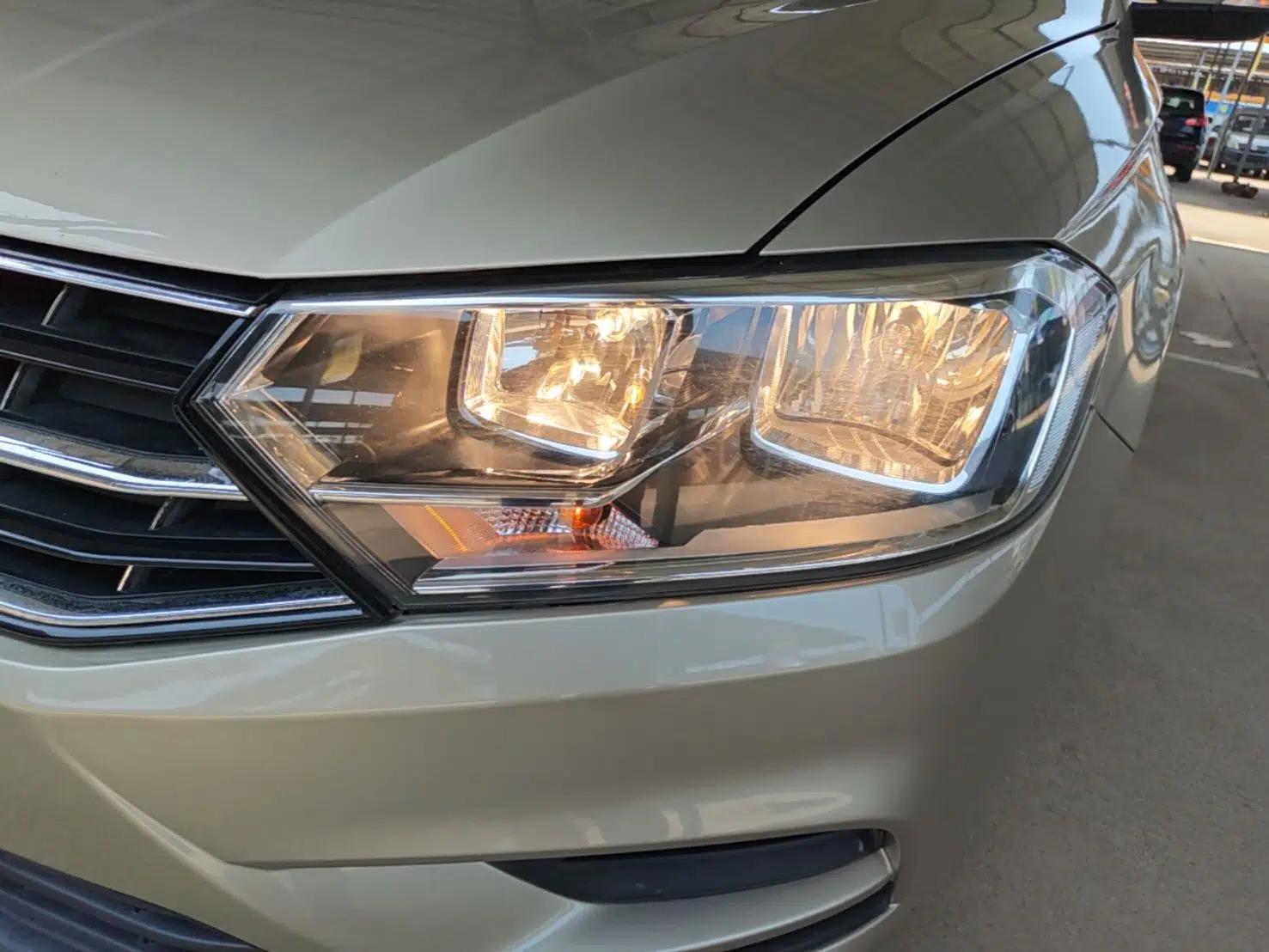 Volkswagen Bora 2016 1.6L Automatic Fashion Model — миниатюра 8