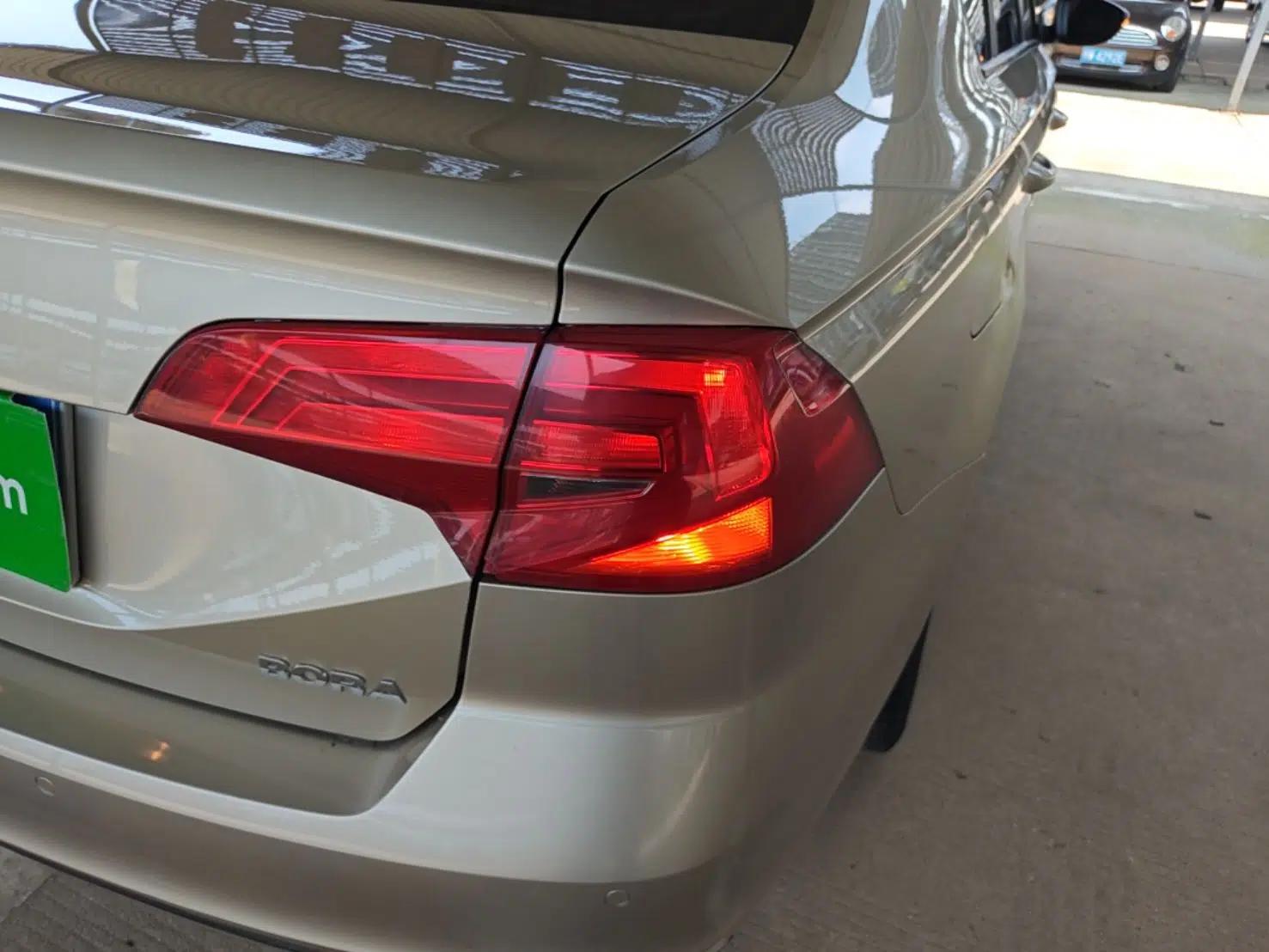 Volkswagen Bora 2016 1.6L Automatic Fashion Model — миниатюра 9