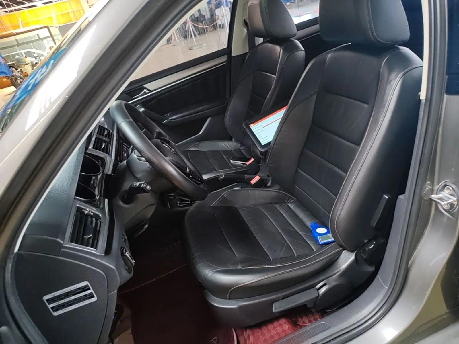 Volkswagen Bora 2016 1.6L Automatic Comfort Model — миниатюра 17