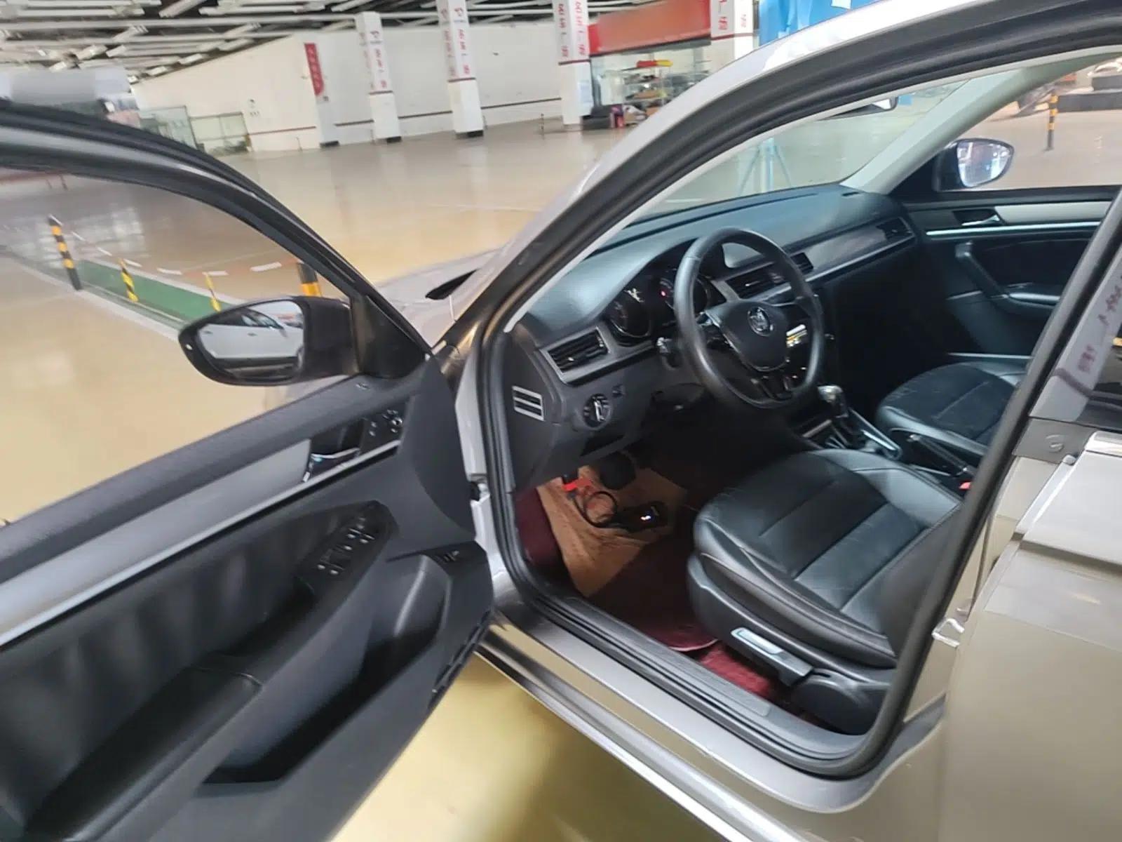 Volkswagen Bora 2016 1.6L Automatic Comfort Model — миниатюра 18