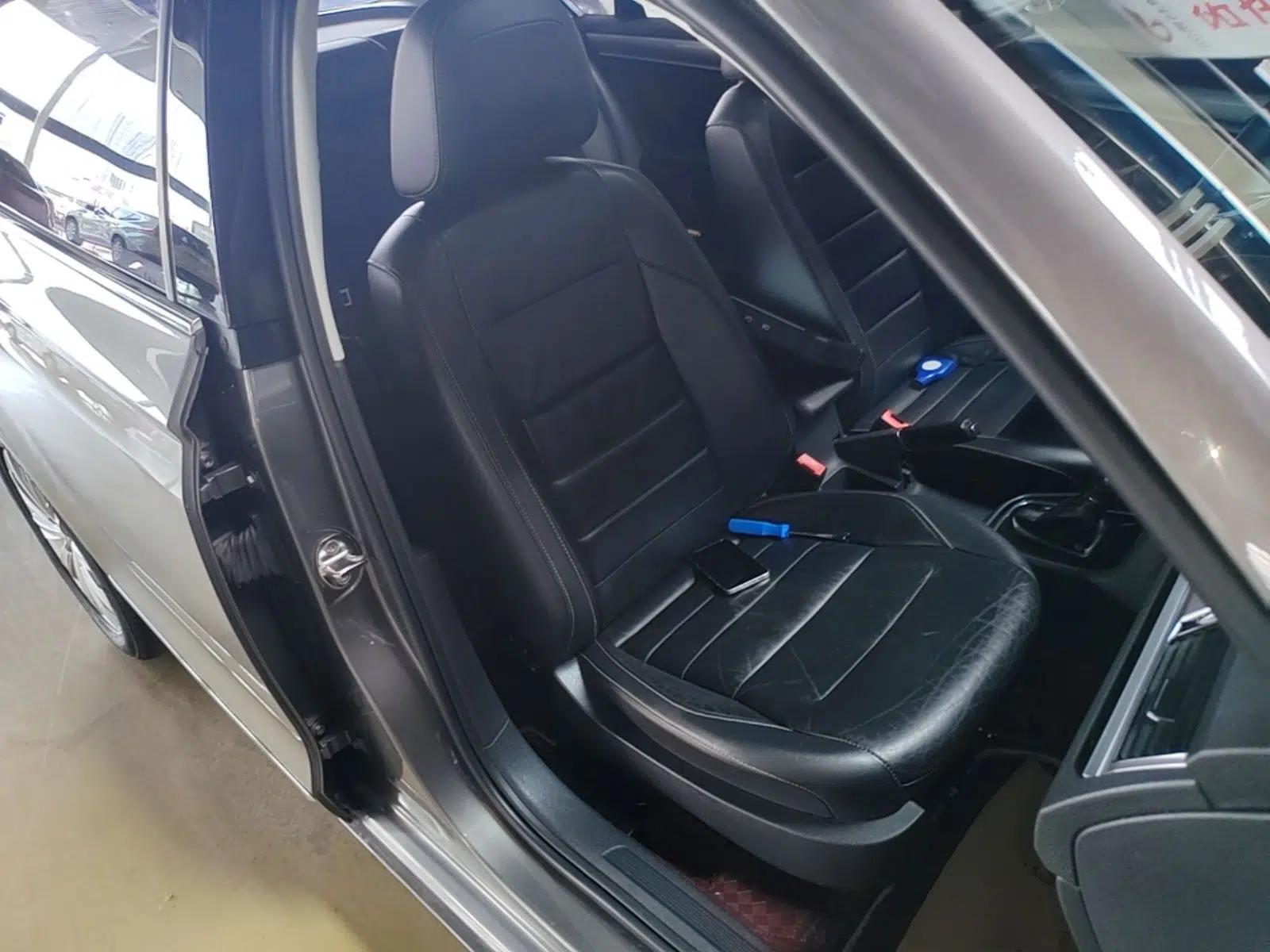 Volkswagen Bora 2016 1.6L Automatic Comfort Model — миниатюра 19