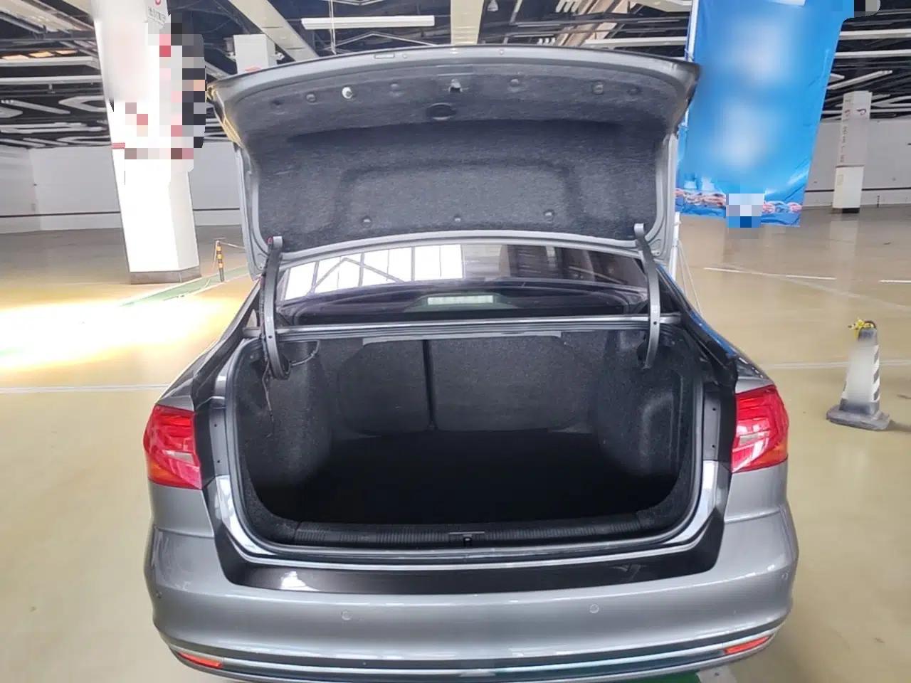 Volkswagen Bora 2016 1.6L Automatic Comfort Model — миниатюра 22