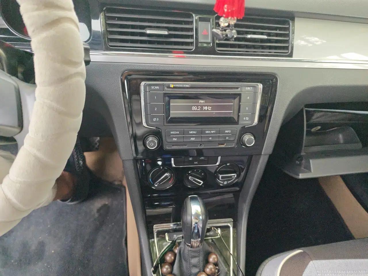 Volkswagen Bora 2014 1.6L Automatic Comfort Model — миниатюра 13
