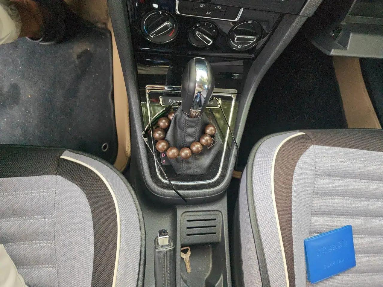 Volkswagen Bora 2014 1.6L Automatic Comfort Model — миниатюра 14