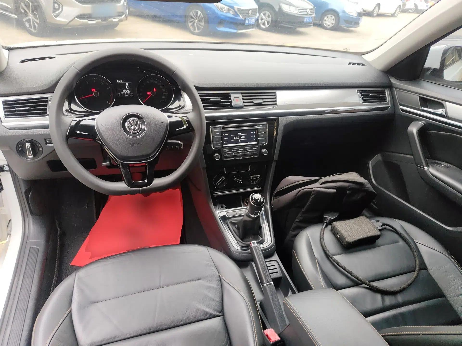 Volkswagen Bora 2016 230TSI Manual Comfort Version — миниатюра 17