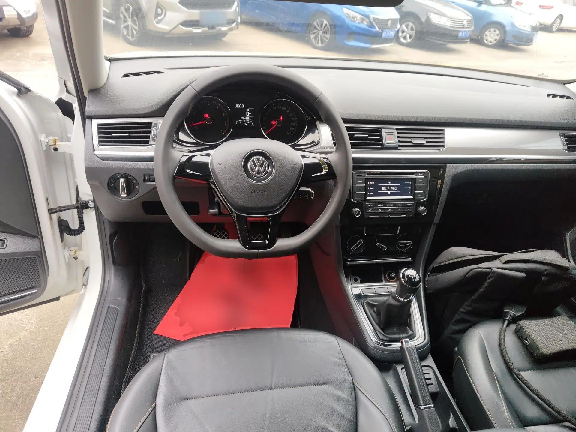 Volkswagen Bora 2016 230TSI Manual Comfort Version — миниатюра 18
