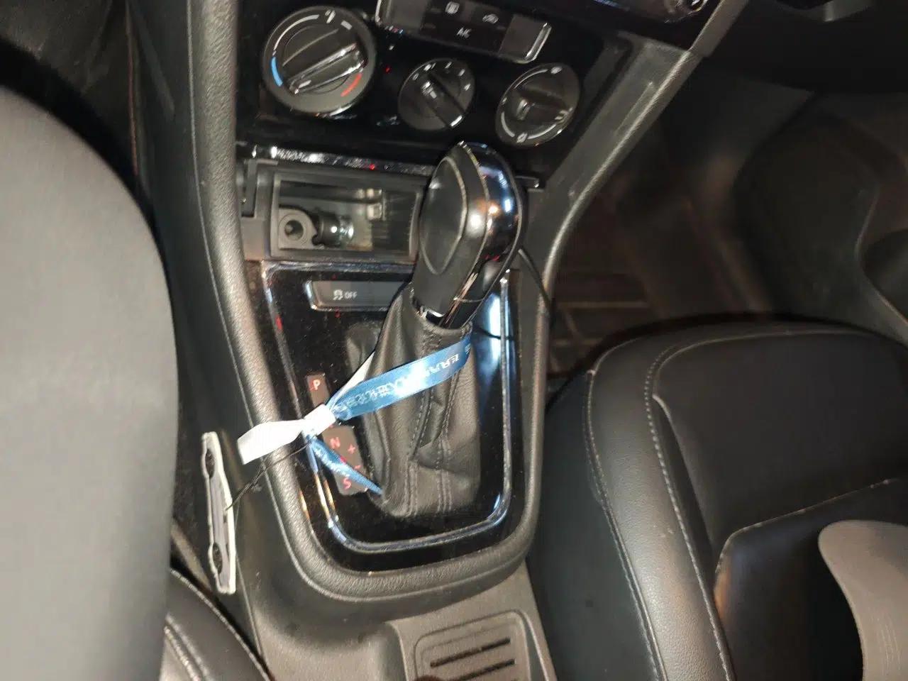 Volkswagen Bora 2013 1.6L Automatic Comfort Model — миниатюра 14
