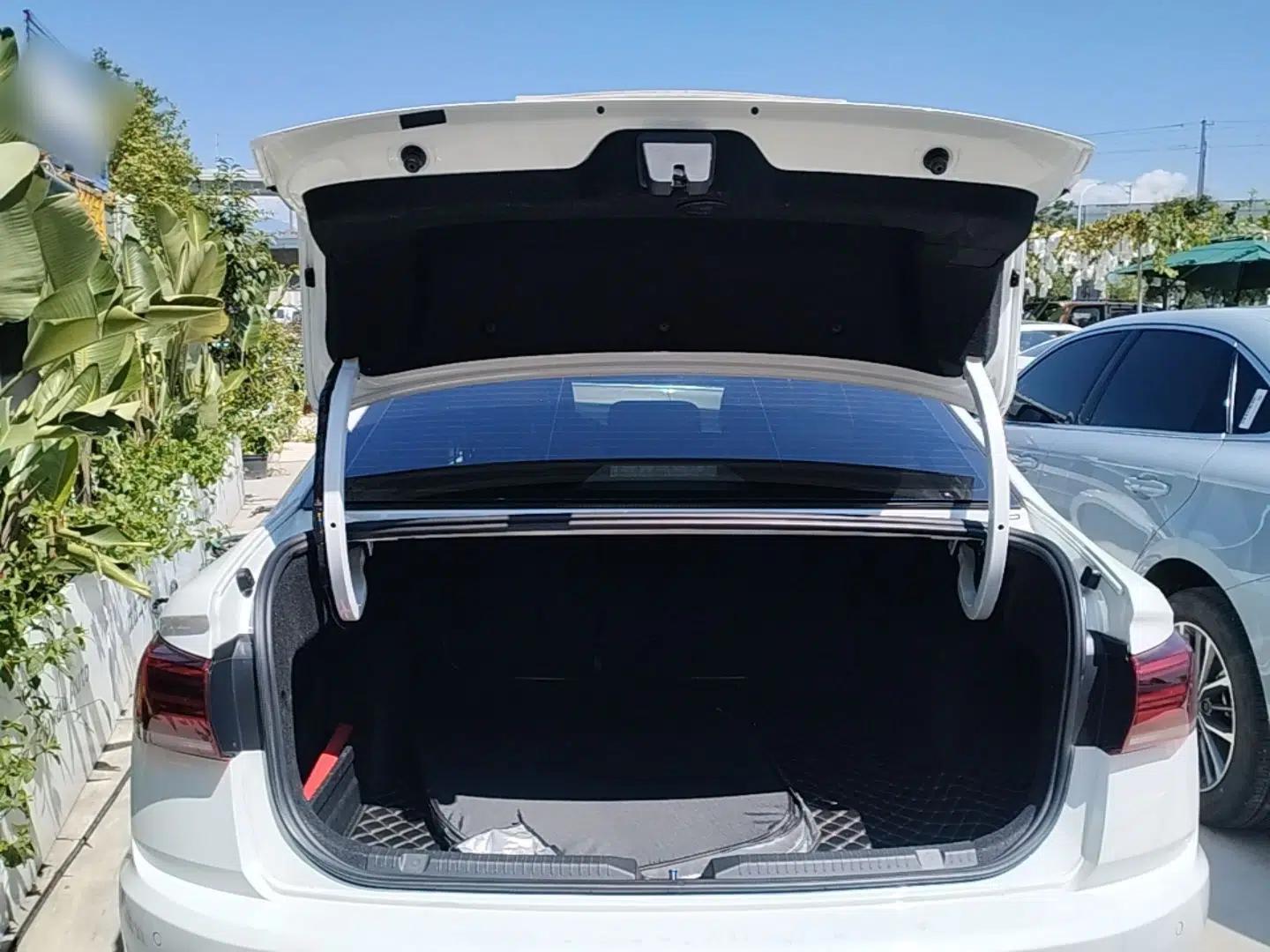 Volkswagen Bora 2021 1.5L Automatic Fashionable Smart Connectivity Version — миниатюра 22