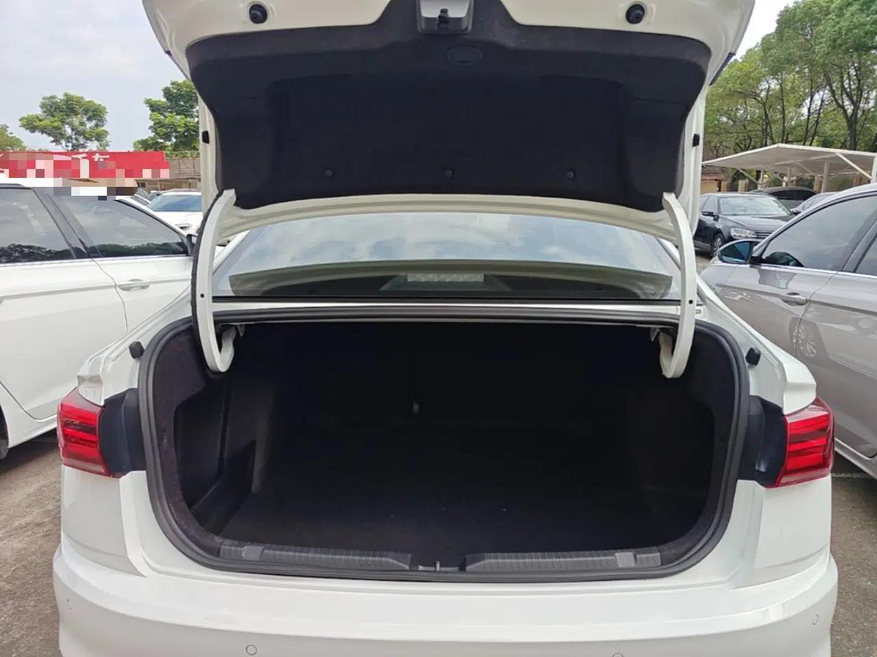 Volkswagen Bora 2021 1.5L Automatic Elite Smart Connect Edition — миниатюра 22