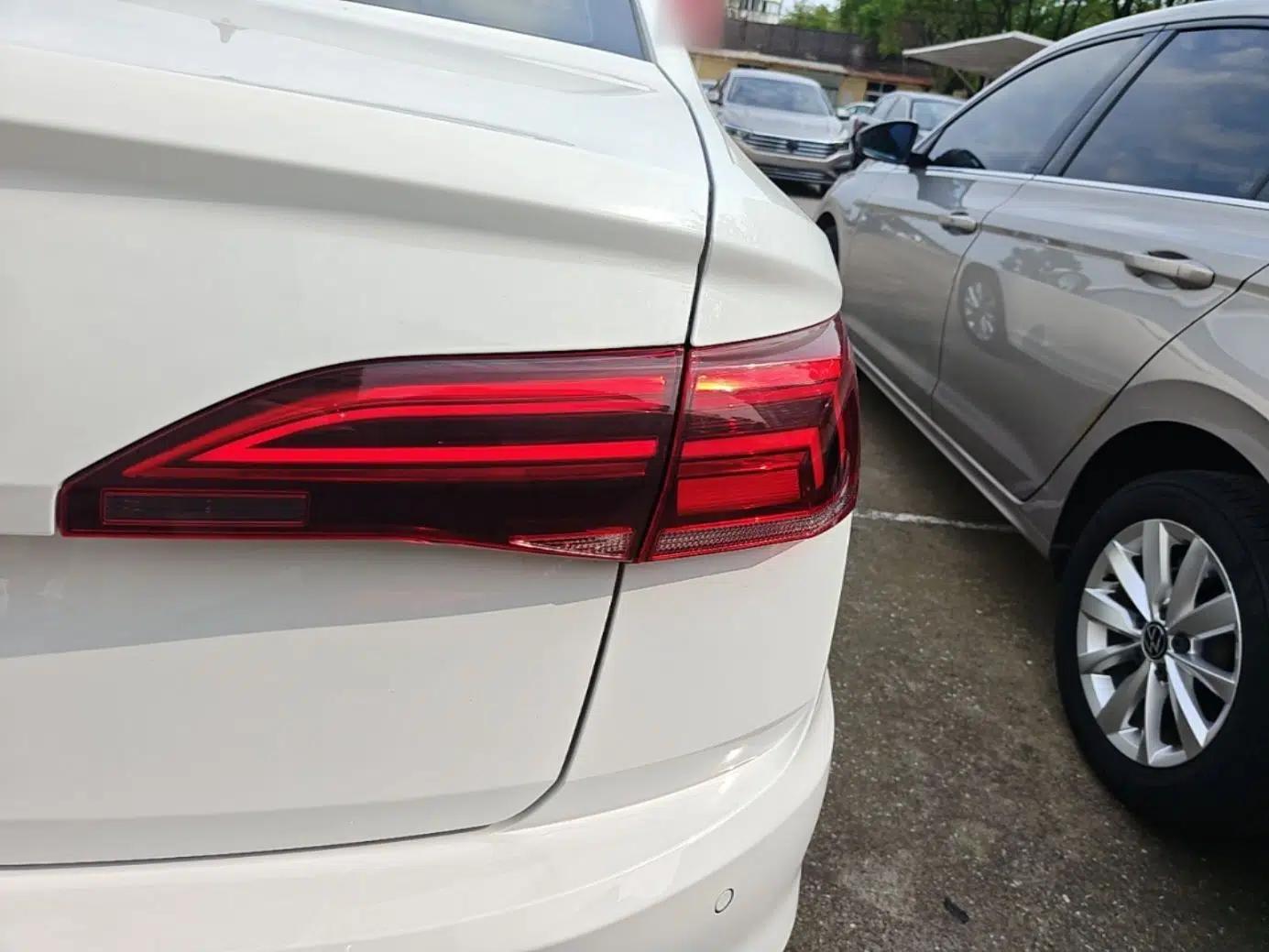 Volkswagen Bora 2021 1.5L Automatic Elite Smart Connect Edition — миниатюра 9