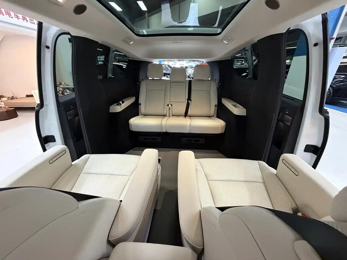 Li Auto MEGA 2025 Home Edition — миниатюра 16
