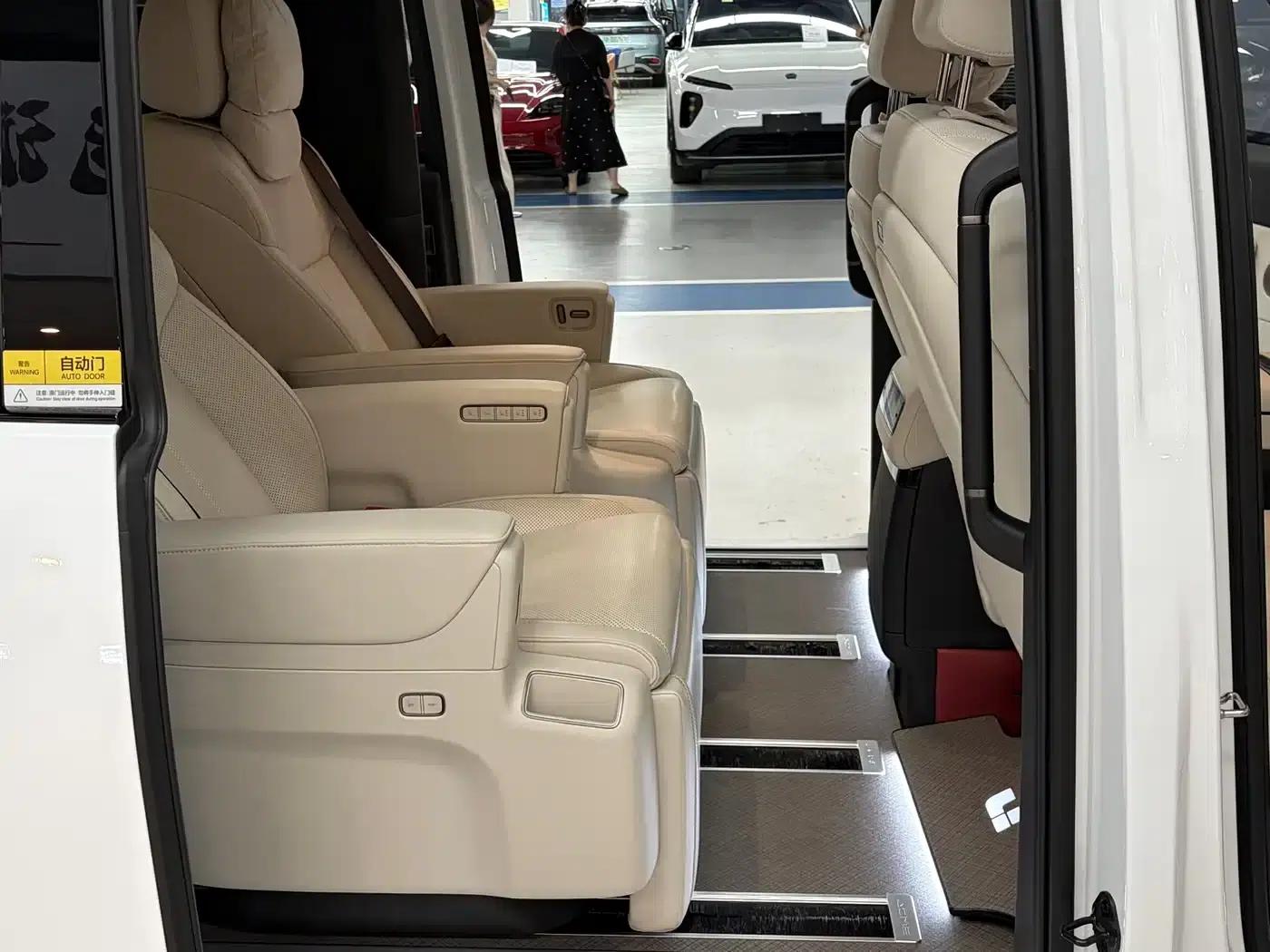 Li Auto MEGA 2025 Home Edition — миниатюра 8