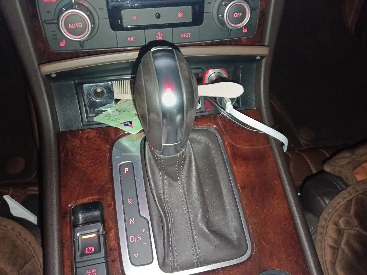 Volkswagen Touareg 2011 3.0 TSI Standard Version — миниатюра 14
