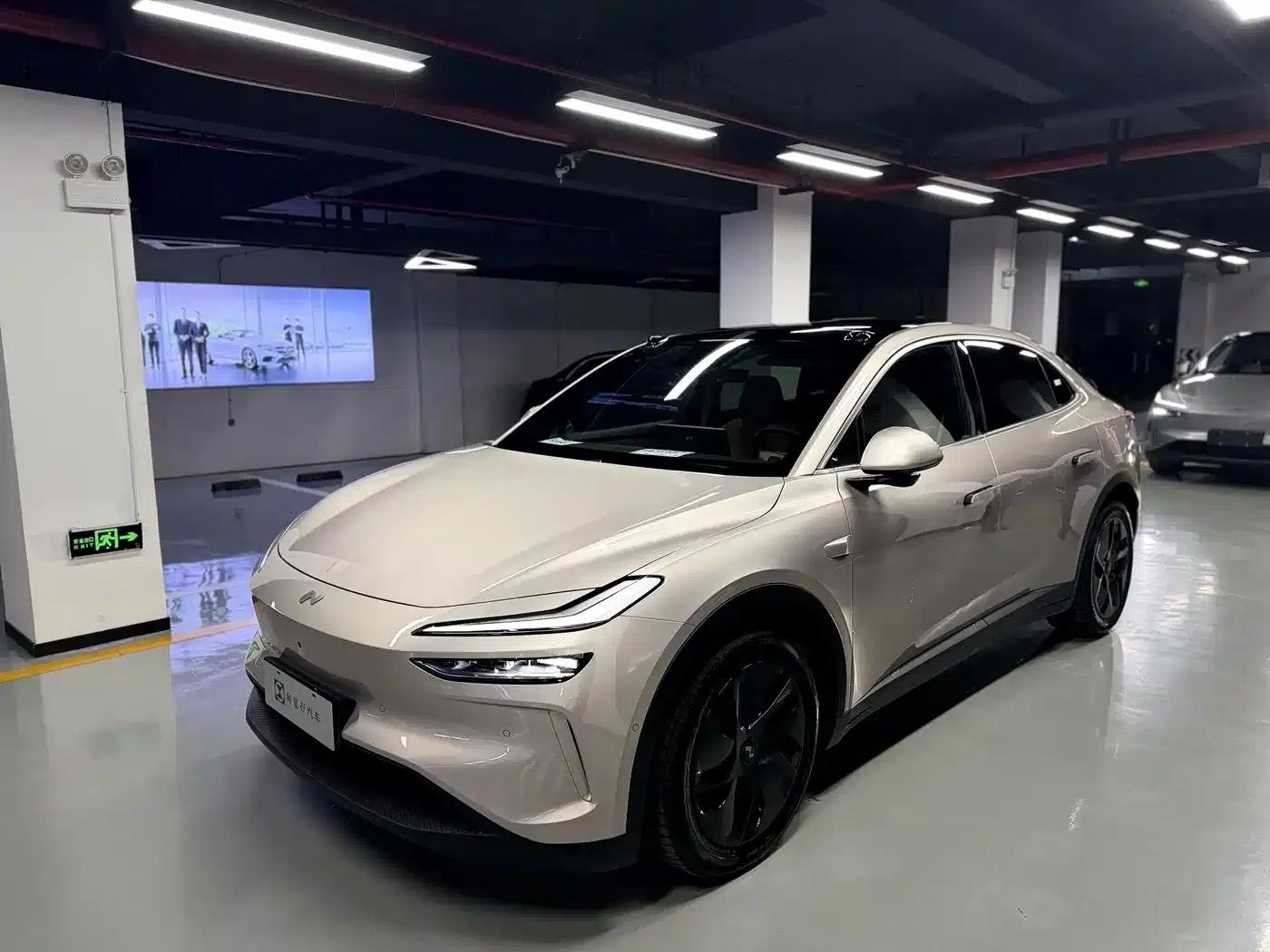 L60 2025 Model 60kWh Four-Wheel Drive — миниатюра 1