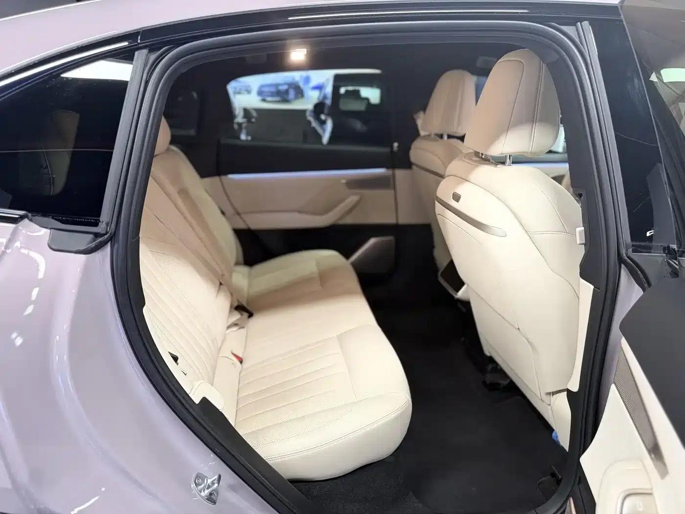L60 2025 Model 60kWh Four-Wheel Drive — миниатюра 9