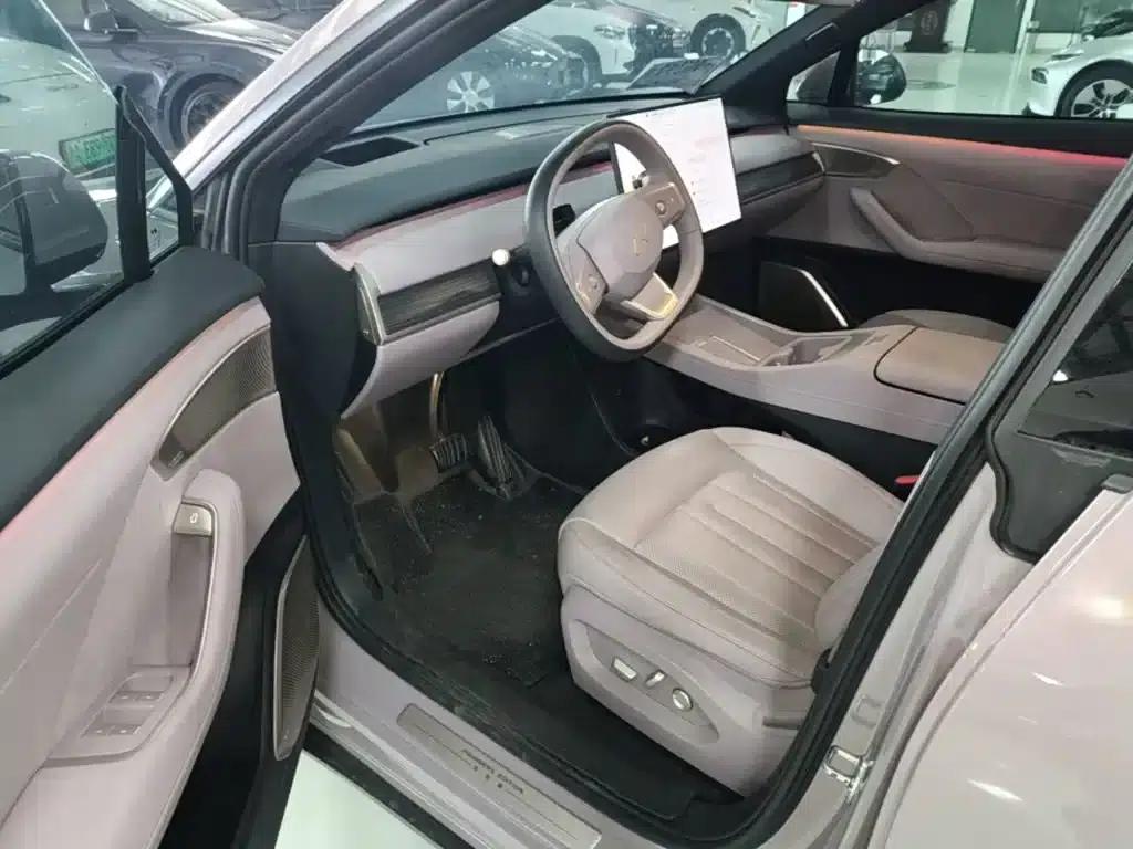 Chevrolet L60 2024 60kWh Rear-Wheel Drive — миниатюра 16