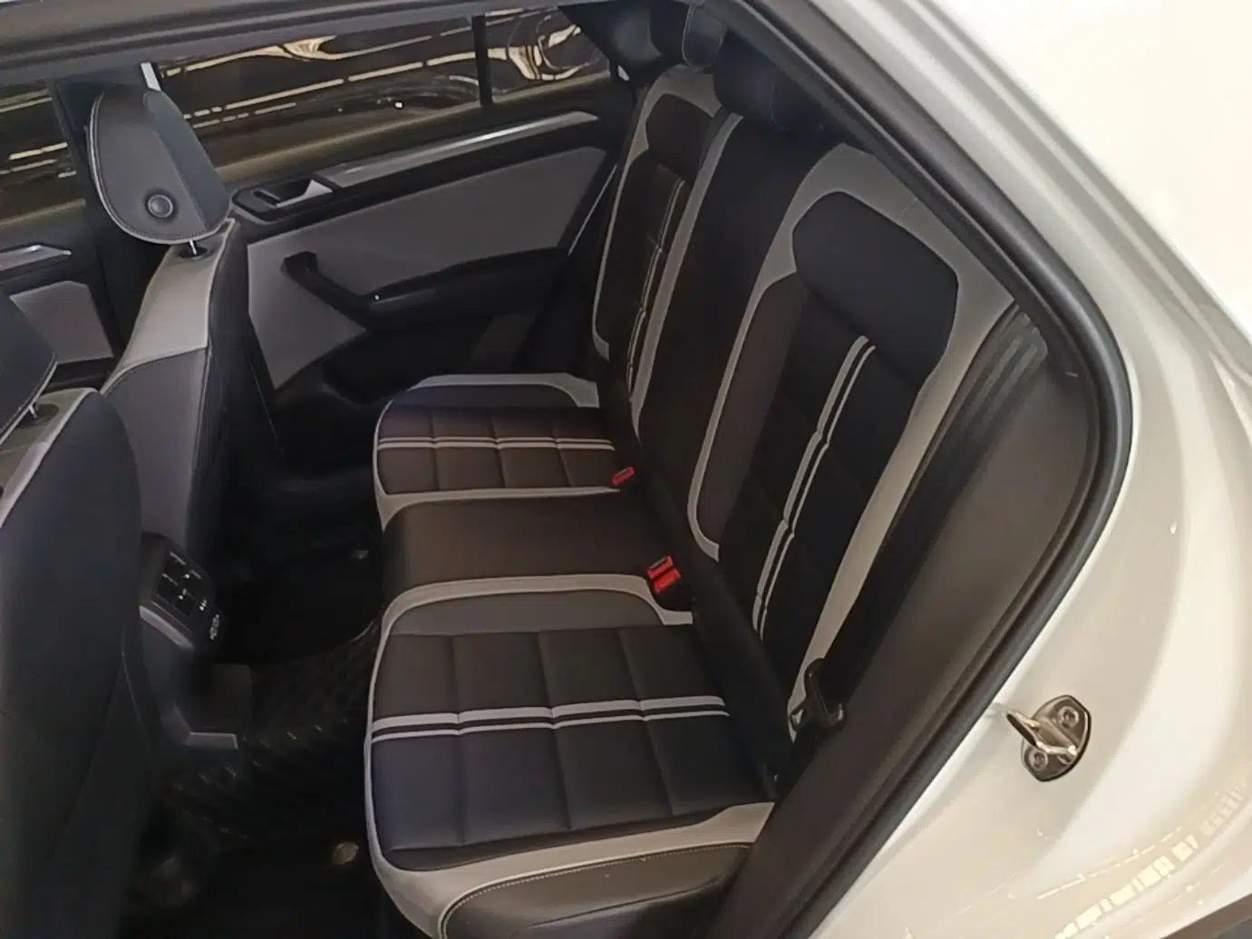 Volkswagen T-ROC 2024 300TSI DSG Two-Wheel-Drive Chen Guang Edition — миниатюра 20