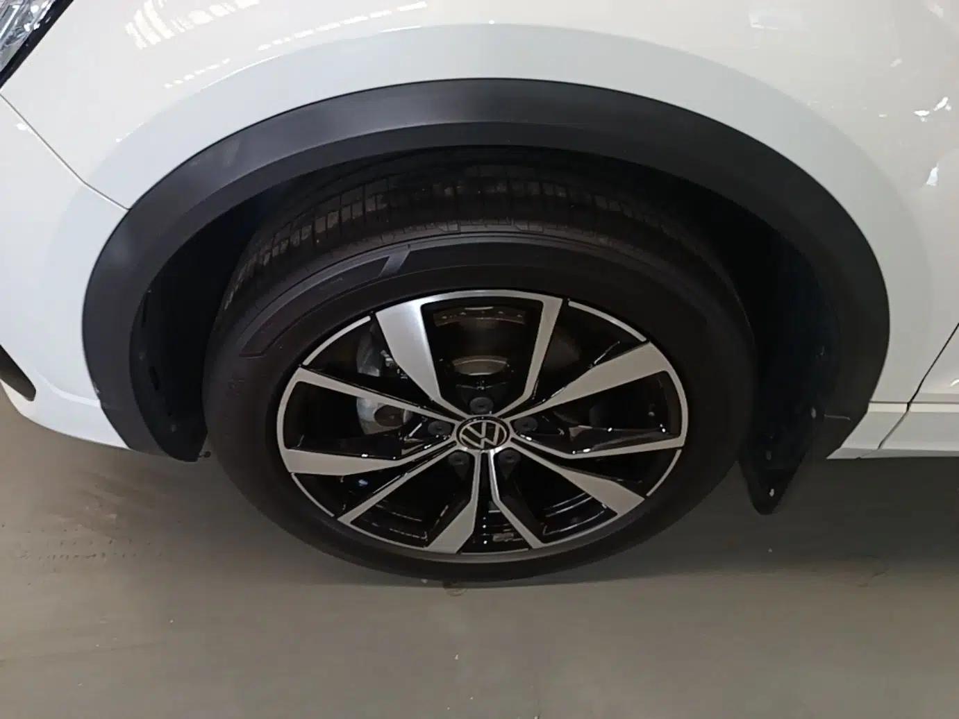 Volkswagen T-ROC 2024 300TSI DSG Two-Wheel-Drive Chen Guang Edition — миниатюра 10