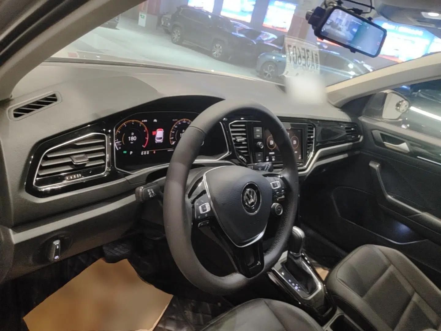Volkswagen T-ROC 2020 280TSI DSG Two-Wheel Drive Comfort Version — миниатюра 12