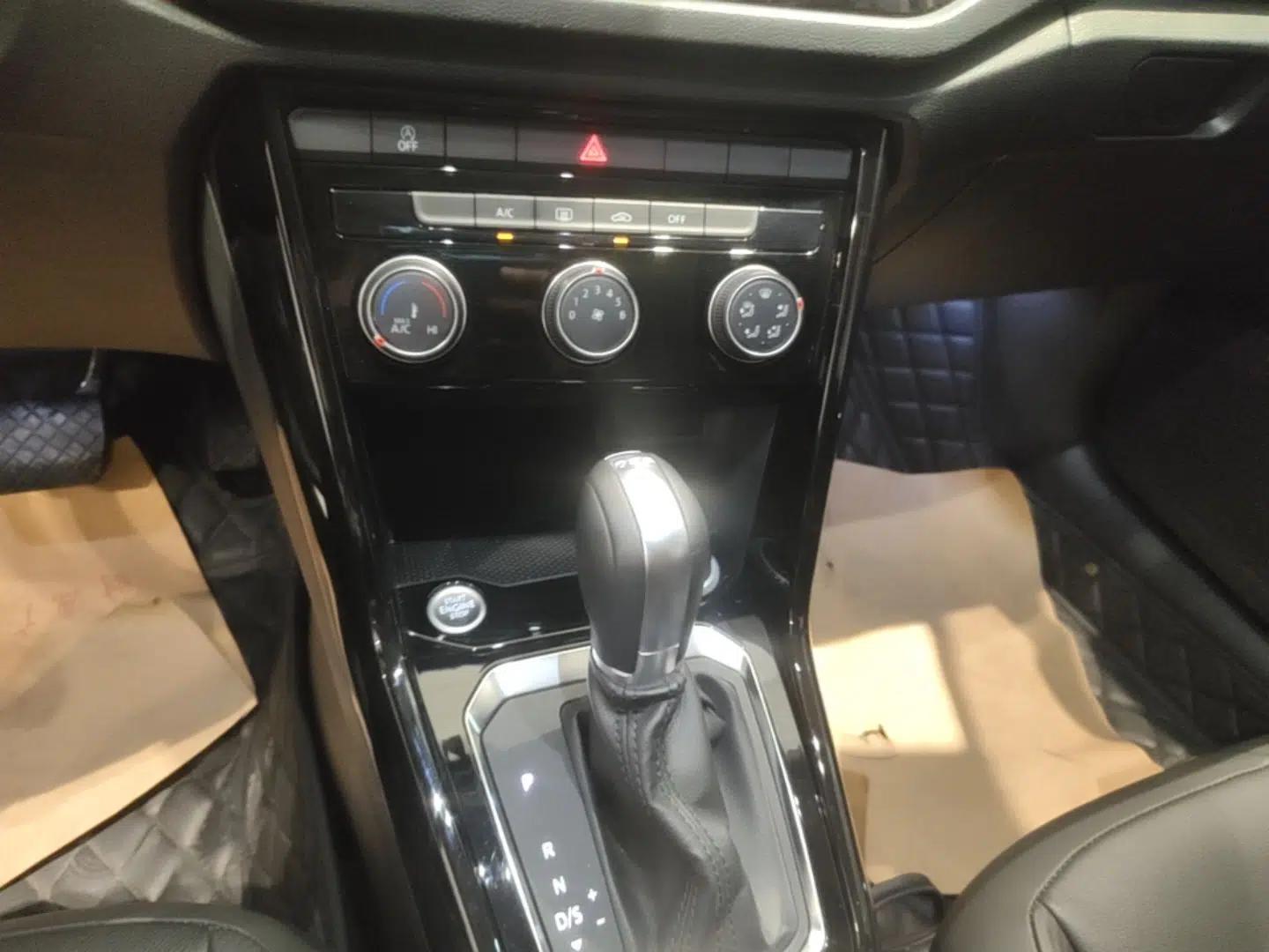 Volkswagen T-ROC 2020 280TSI DSG Two-Wheel Drive Comfort Version — миниатюра 16