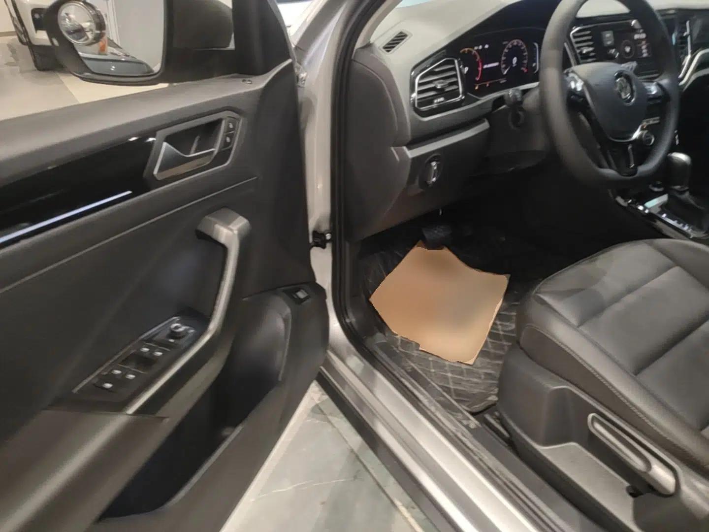 Volkswagen T-ROC 2020 280TSI DSG Two-Wheel Drive Comfort Version — миниатюра 18