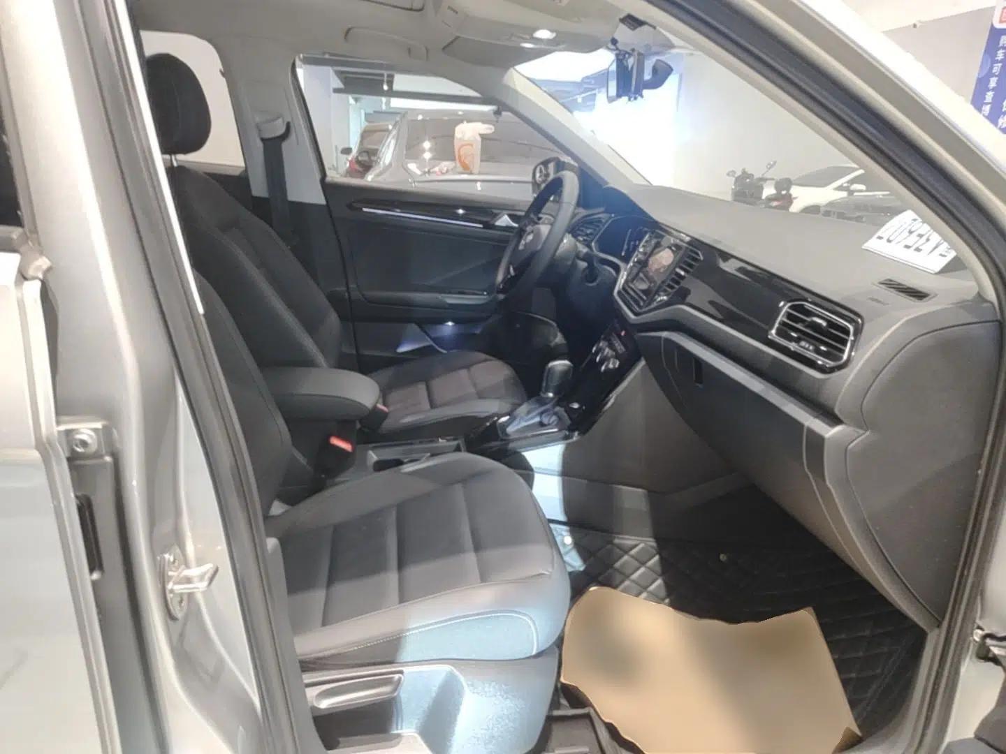 Volkswagen T-ROC 2020 280TSI DSG Two-Wheel Drive Comfort Version — миниатюра 19