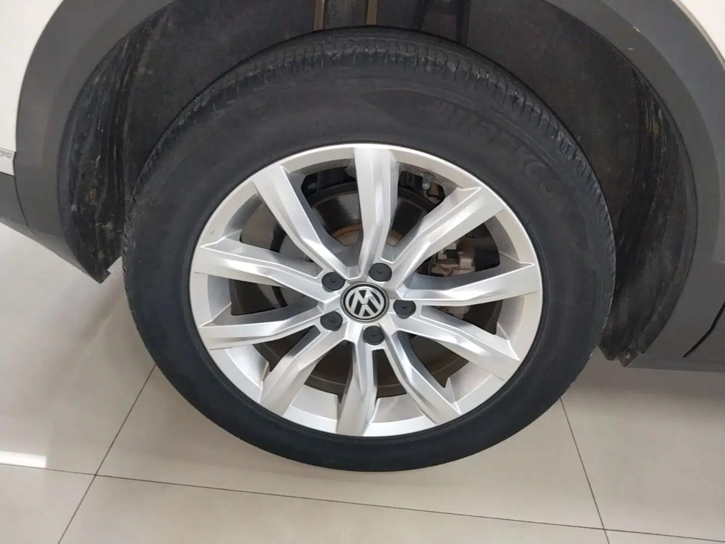 Volkswagen T-ROC 2020 280TSI DSG Two-Wheel-Drive Elite Version — миниатюра 11