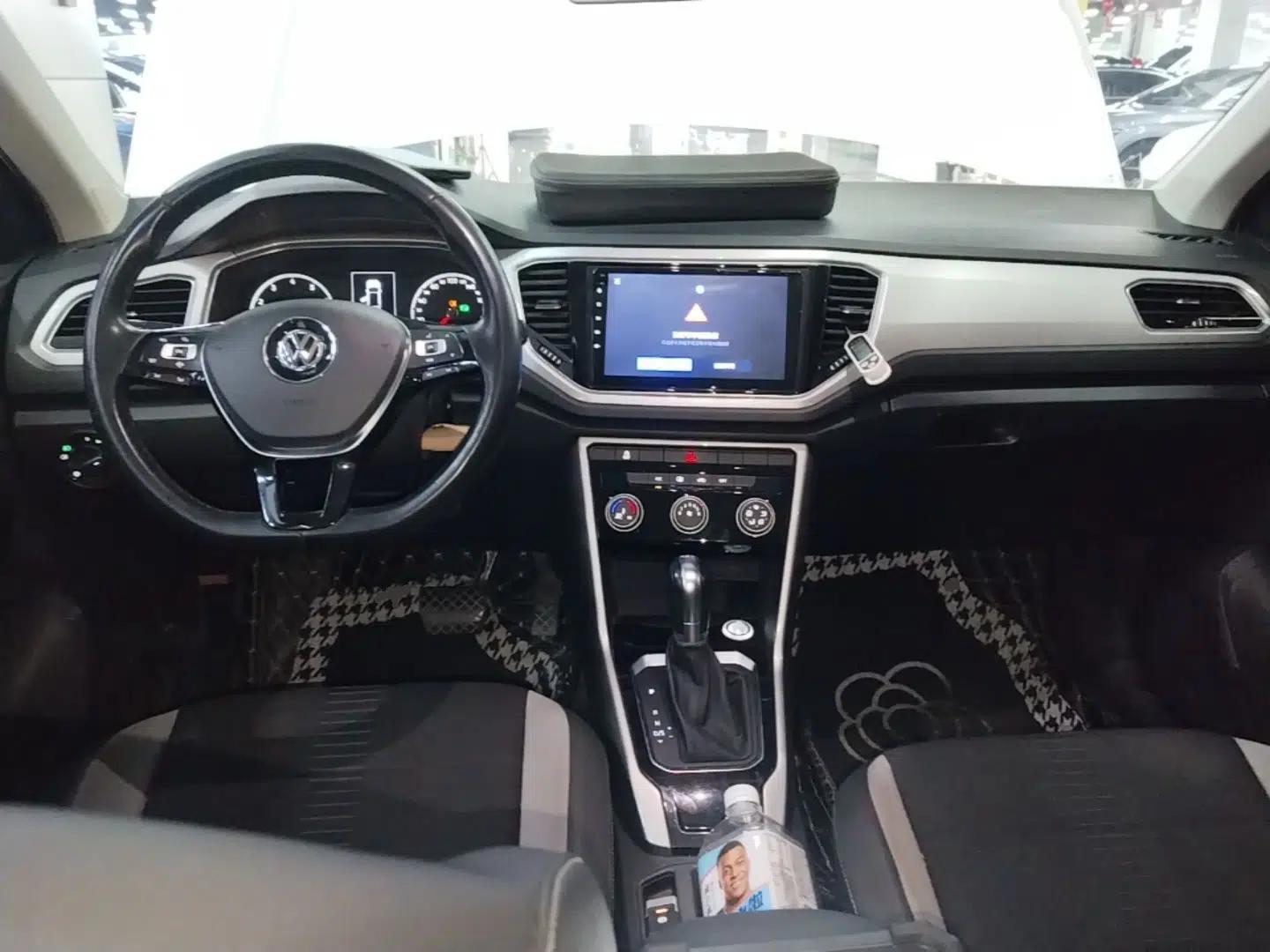 Volkswagen T-ROC 2020 280TSI DSG Two-Wheel-Drive Elite Version — миниатюра 12