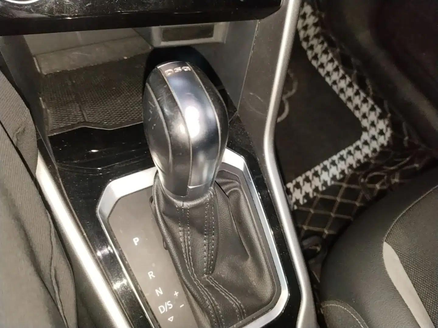 Volkswagen T-ROC 2020 280TSI DSG Two-Wheel-Drive Elite Version — миниатюра 16