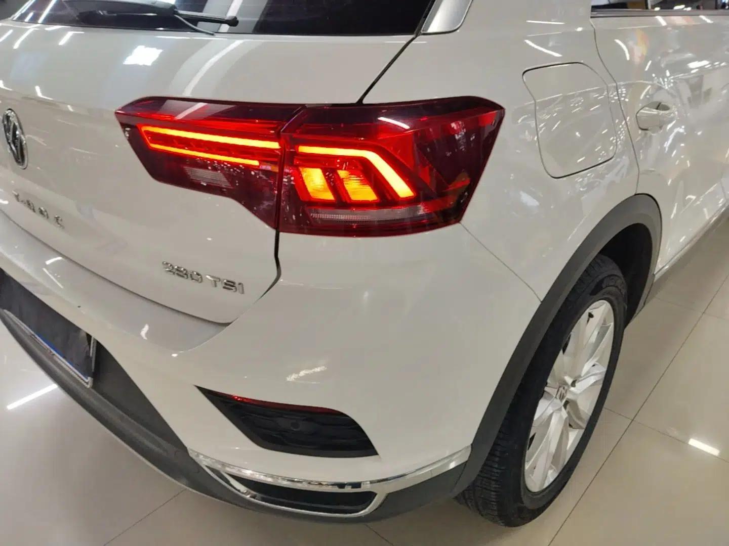 Volkswagen T-ROC 2020 280TSI DSG Two-Wheel-Drive Elite Version — миниатюра 9