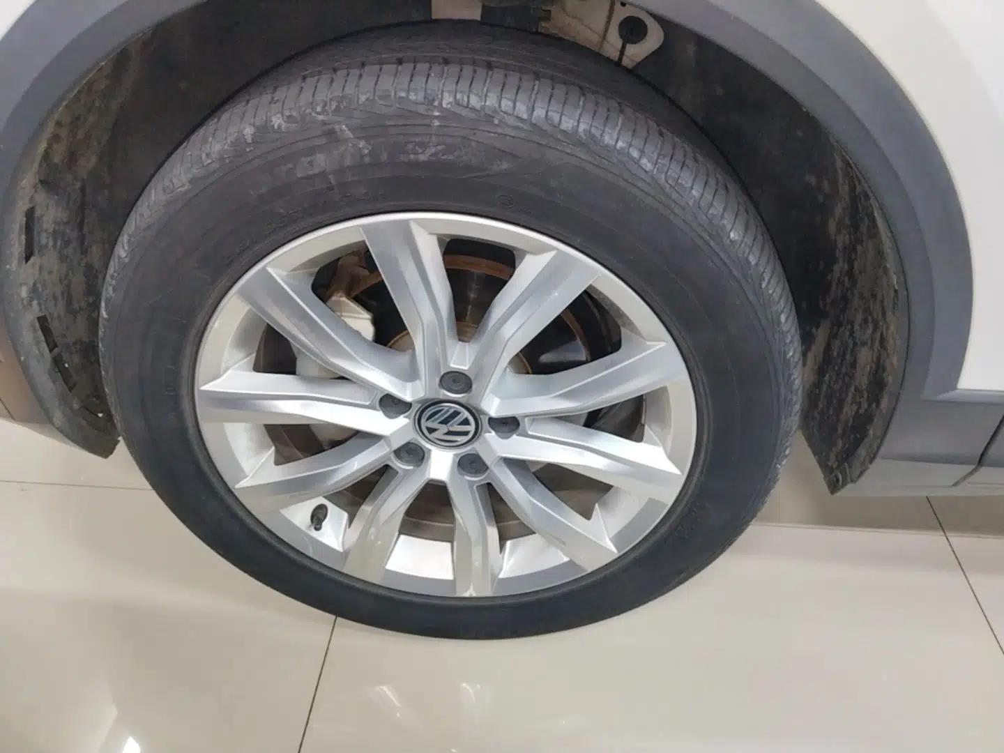 Volkswagen T-ROC 2020 280TSI DSG Two-Wheel-Drive Elite Version — миниатюра 10