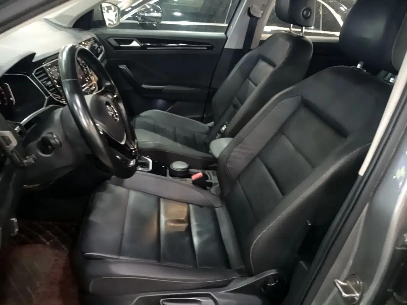 Volkswagen T-ROC 2020 280TSI DSG Two-Wheel Drive Comfort Version — миниатюра 17