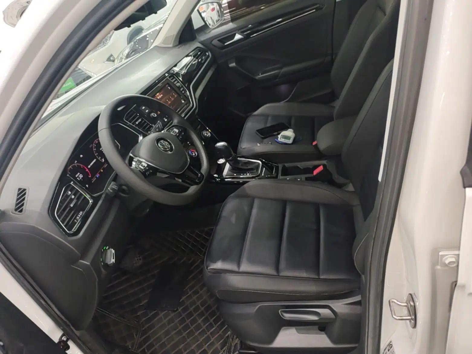 Volkswagen T-ROC 2020 280TSI DSG Two-Wheel Drive Comfort Version — миниатюра 17