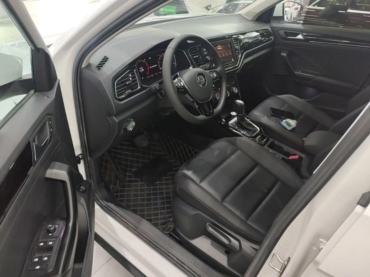 Volkswagen T-ROC 2020 280TSI DSG Two-Wheel Drive Comfort Version — миниатюра 18