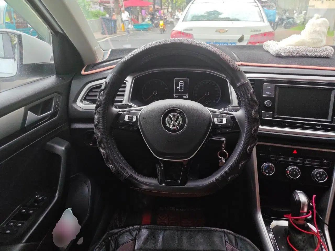 Volkswagen T-ROC 2020 230TSI DSG Two-Wheel Drive Advanced Version — миниатюра 10