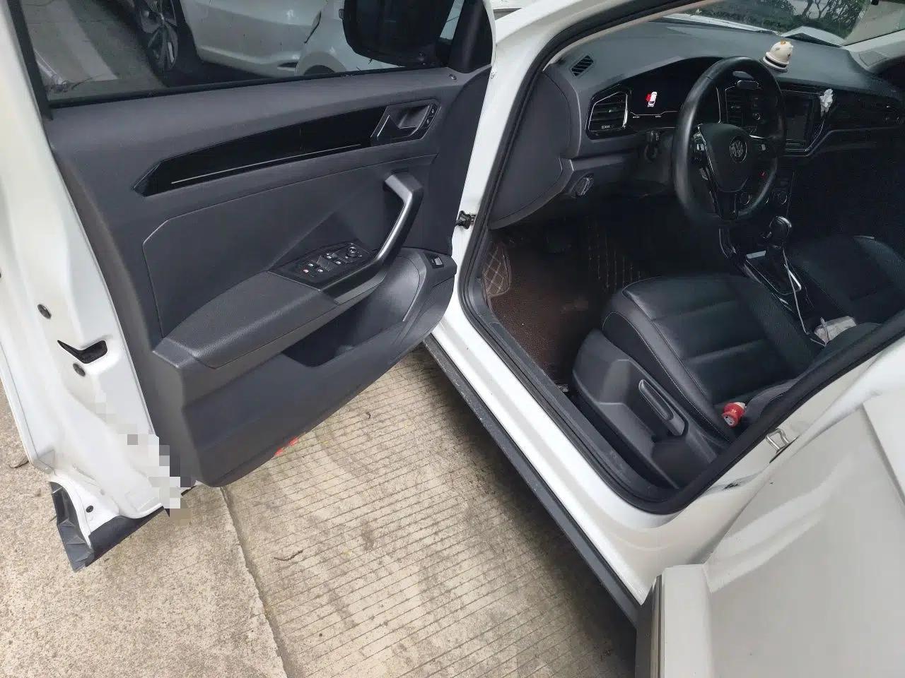 Volkswagen T-ROC 2020 280TSI DSG Two-Wheel-Drive Luxury Version — миниатюра 16