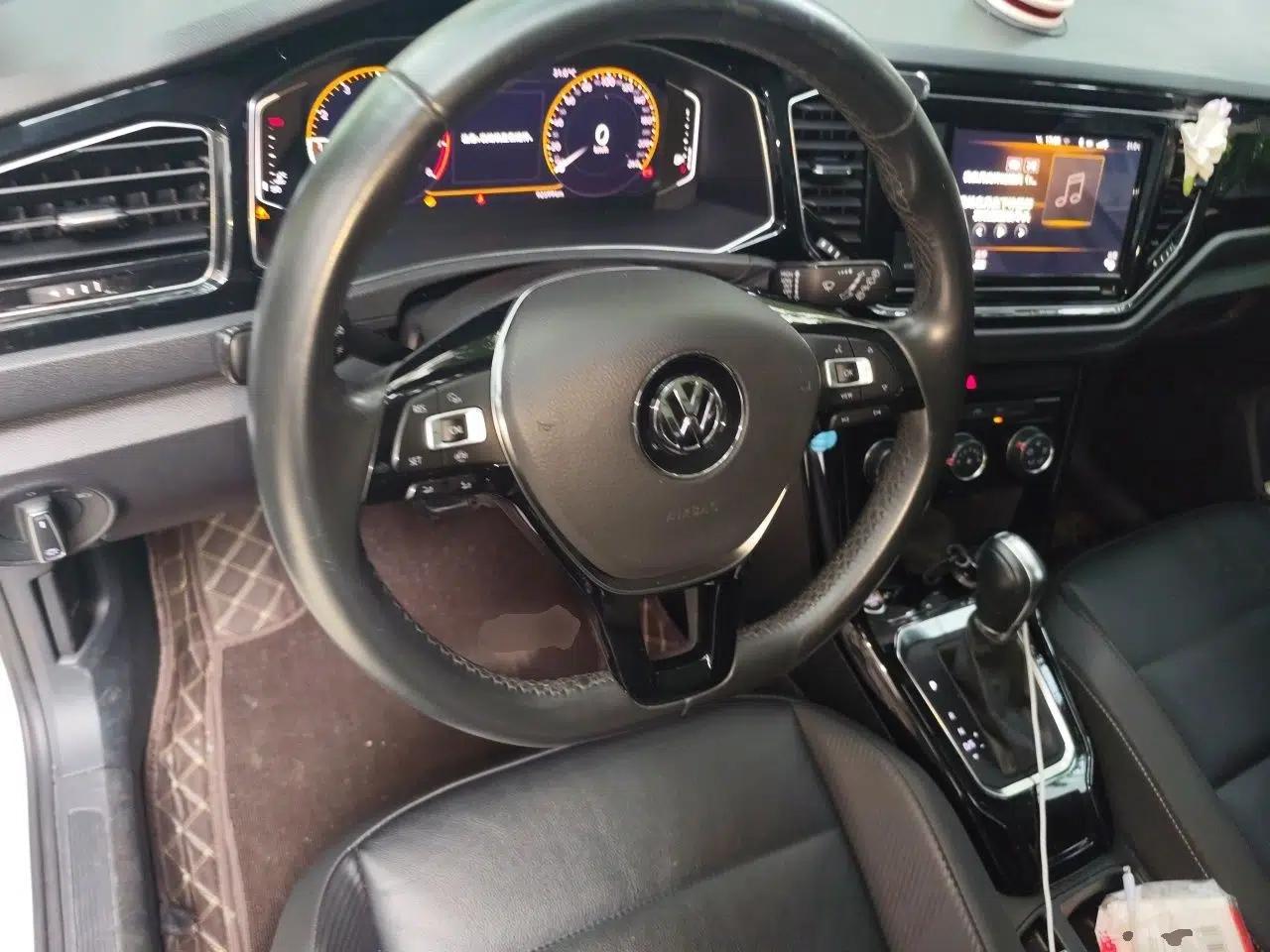 Volkswagen T-ROC 2020 280TSI DSG Two-Wheel-Drive Luxury Version — миниатюра 10