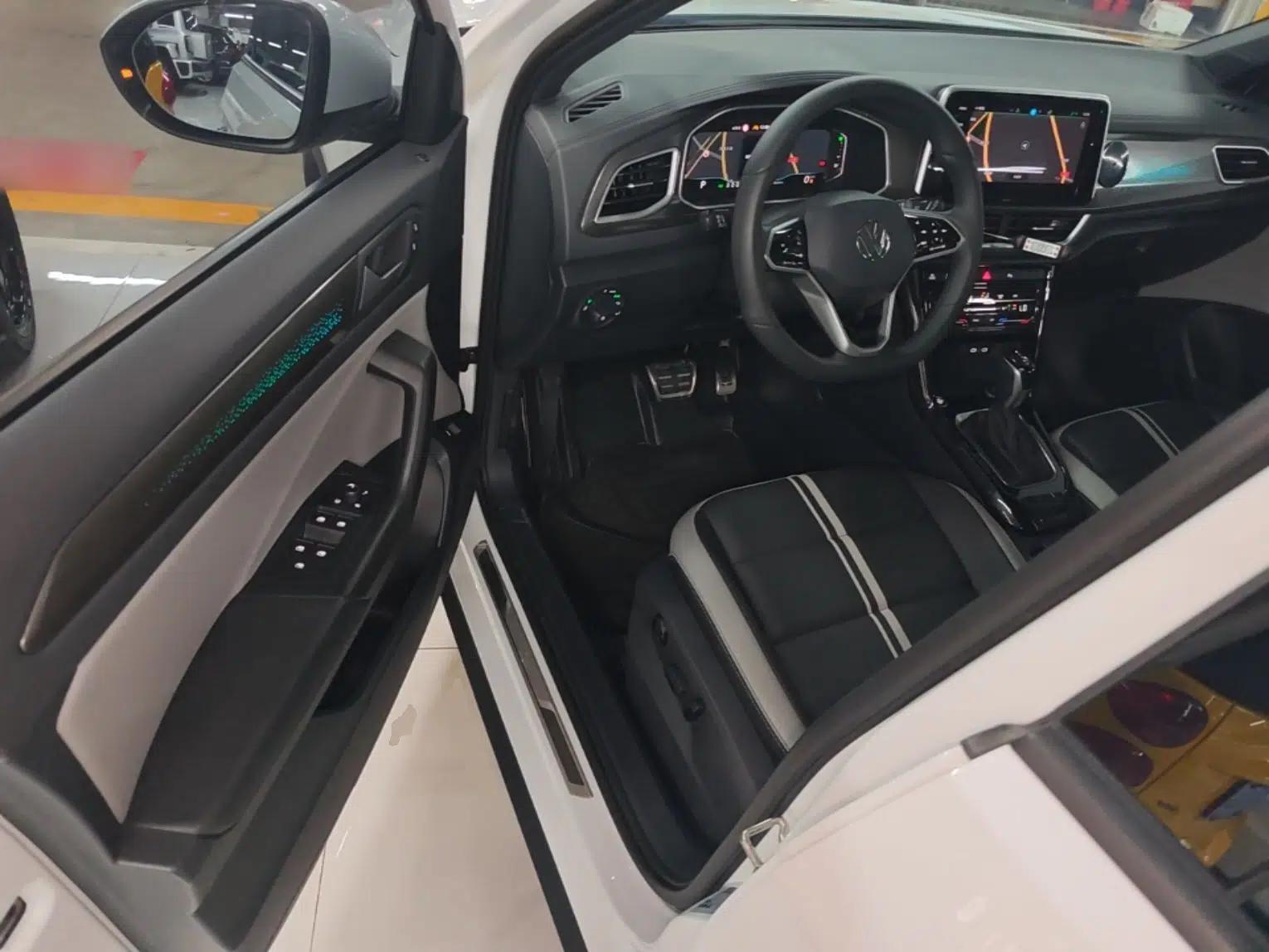 Volkswagen T-ROC 2024 300TSI DSG Two-Wheel-Drive Chen Guang Edition — миниатюра 18