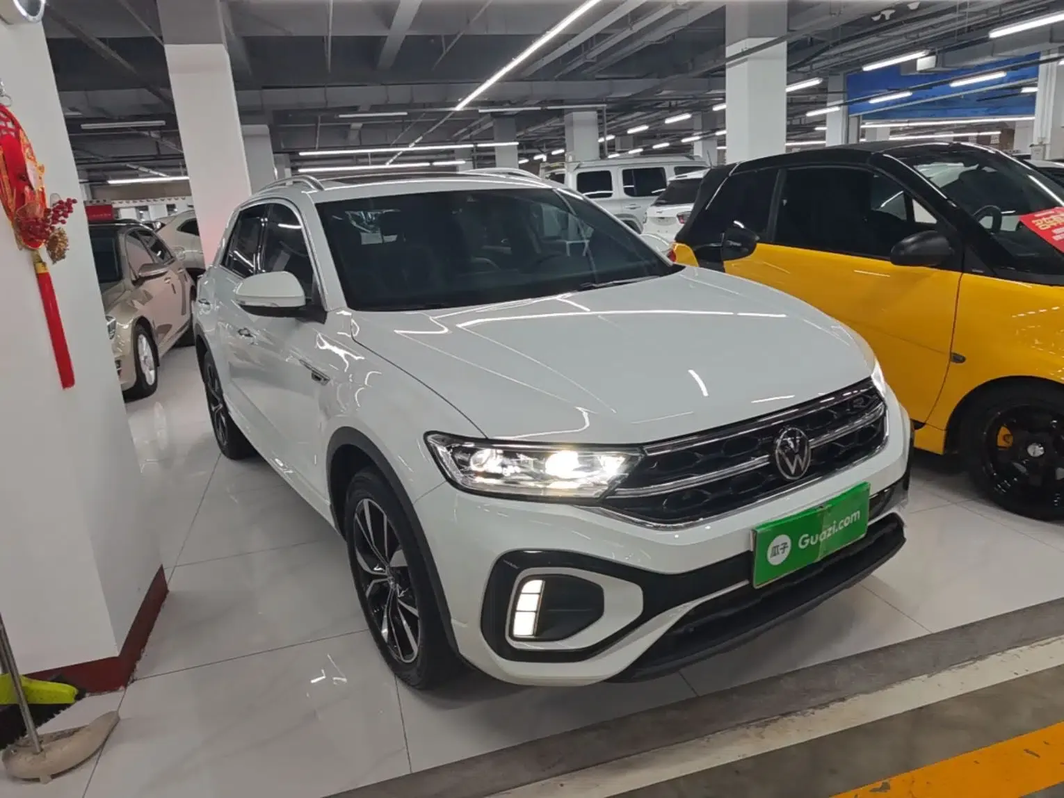 Volkswagen T-ROC 2024 300TSI DSG Two-Wheel-Drive Chen Guang Edition — миниатюра 3