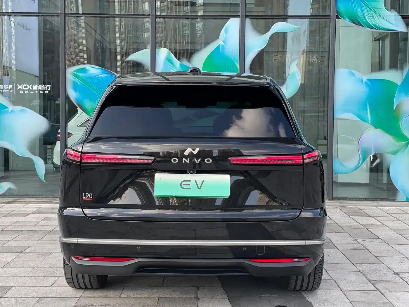 2025 Chevrolet L90 Ultra 6-seater — миниатюра 3