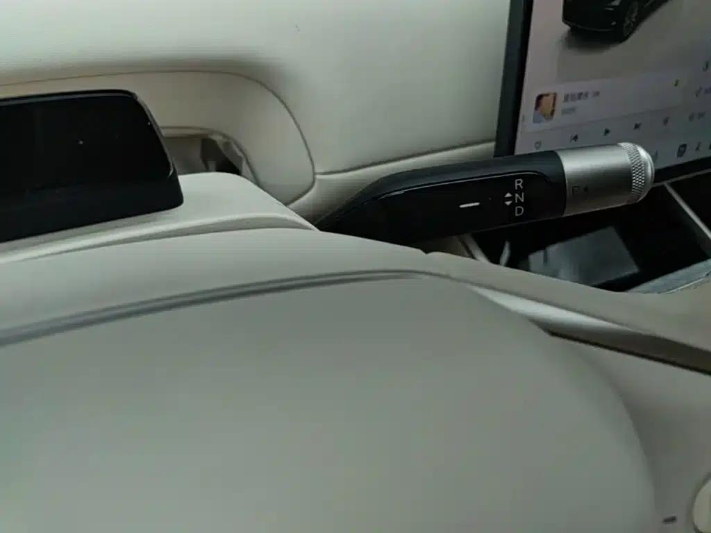 2025 Chevrolet L90 Ultra 6-seater — миниатюра 14