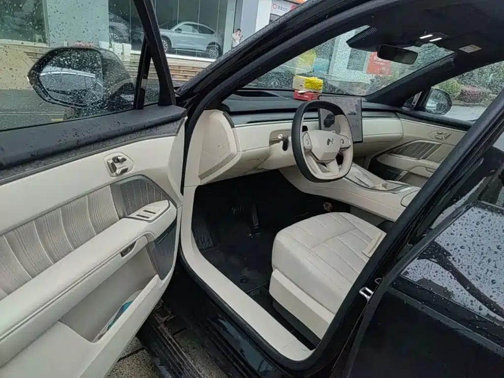 2025 Chevrolet L90 Ultra 6-seater — миниатюра 16