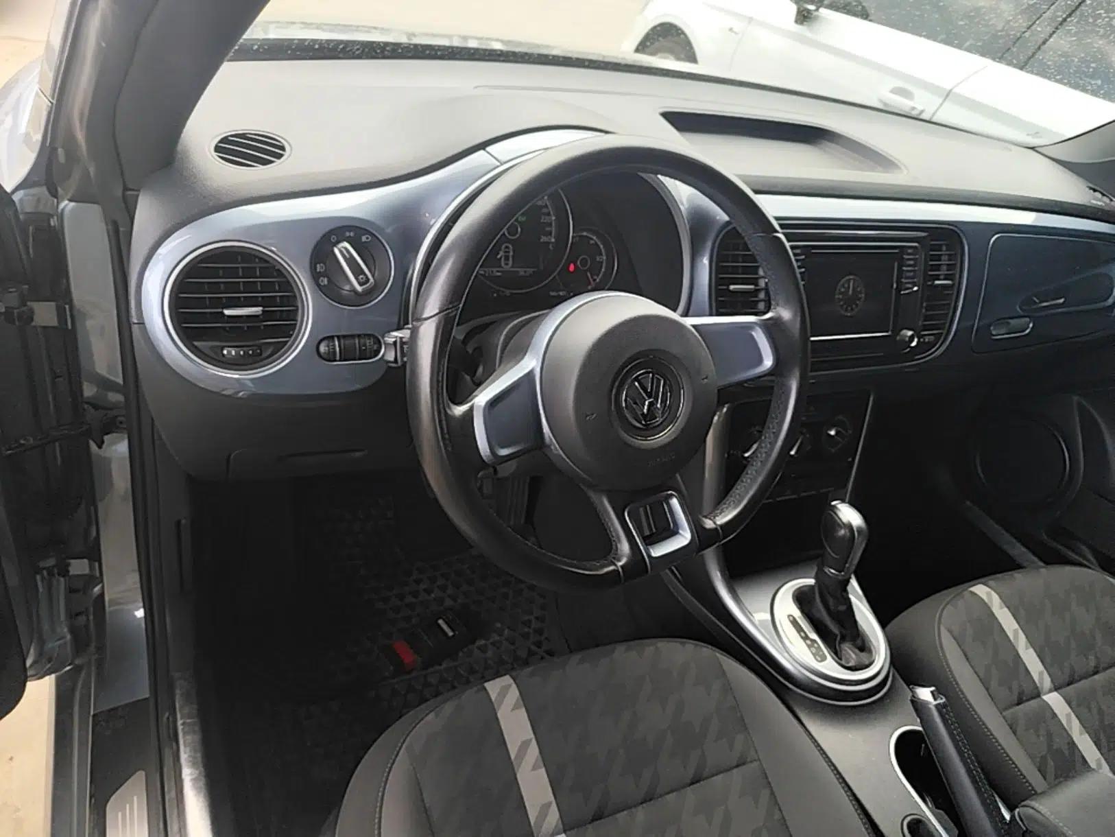 Volkswagen Beetle 2017 180TSI Yile Edition — миниатюра 12